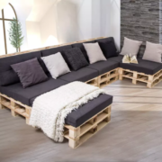 Divano angolare con penisola di pallet fai da te